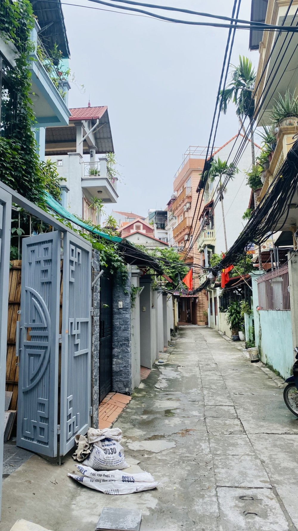 BÁN NHÀ BỒ ĐỀ - MẶT NGÕ Ô TÔ THÔNG - GẦN HỒ - NHÀ ĐẸP Ở LUÔN - AN SINH ĐỈNH - GIÁ RẺ