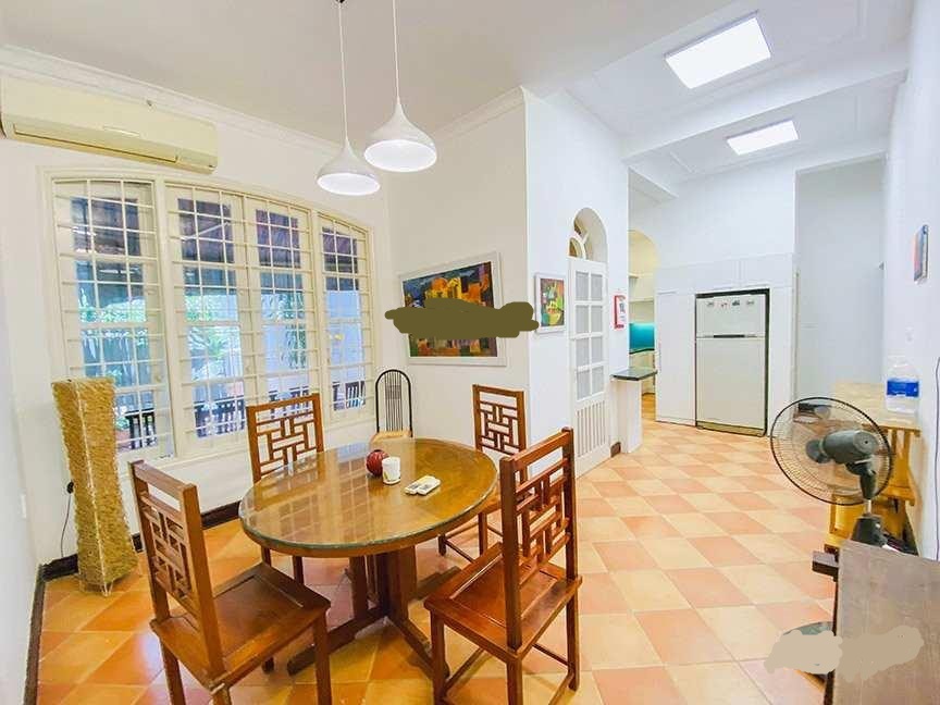 Cho thuê nhà riêng tại phố Từ Hoa diện tích 180m² , 3 tầng, 4 ngủ 3WC.