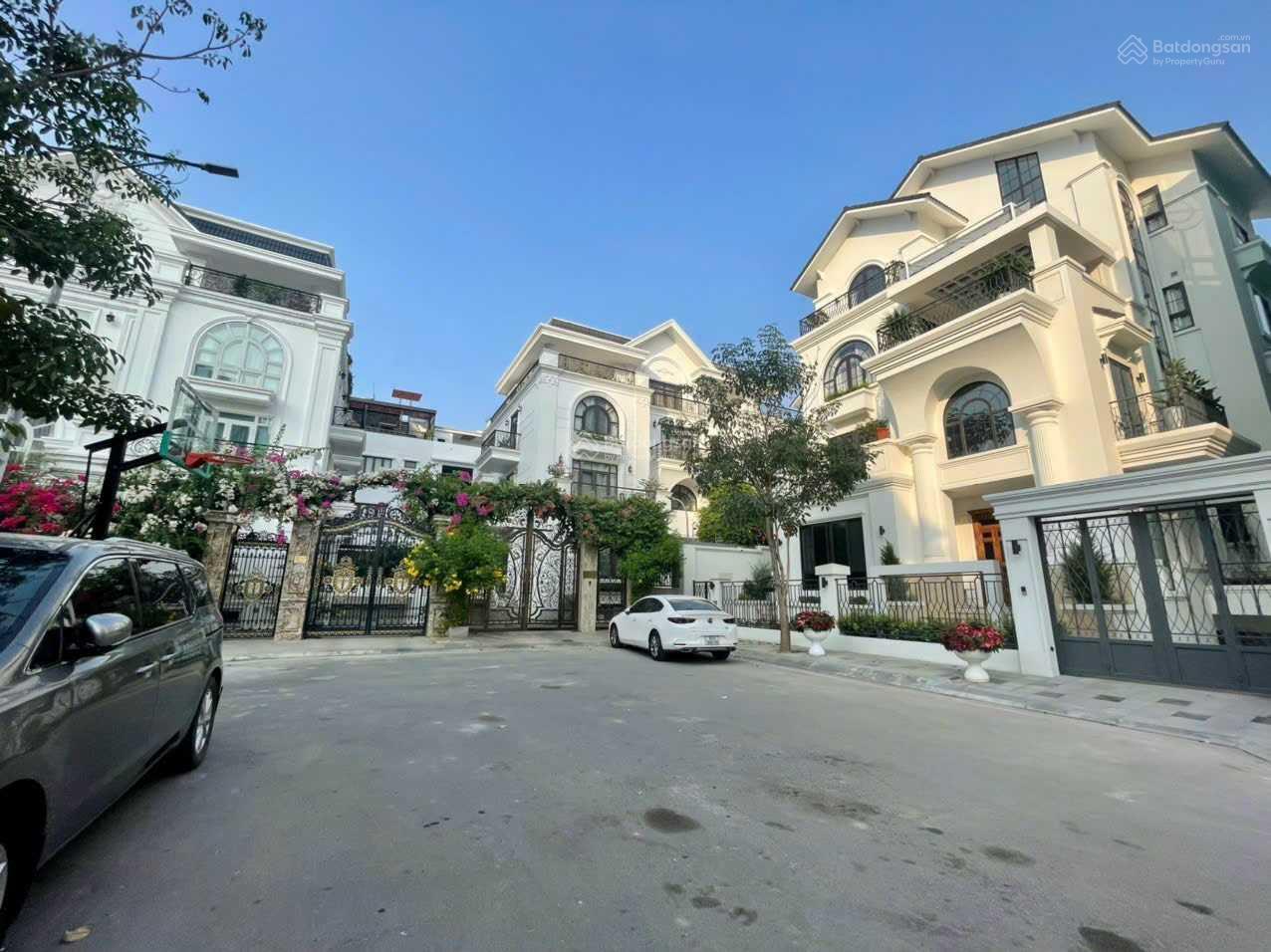 Bán 2 căn Villas UBND quận 2, 280m2, full nội thất, từ 70 tỉ.