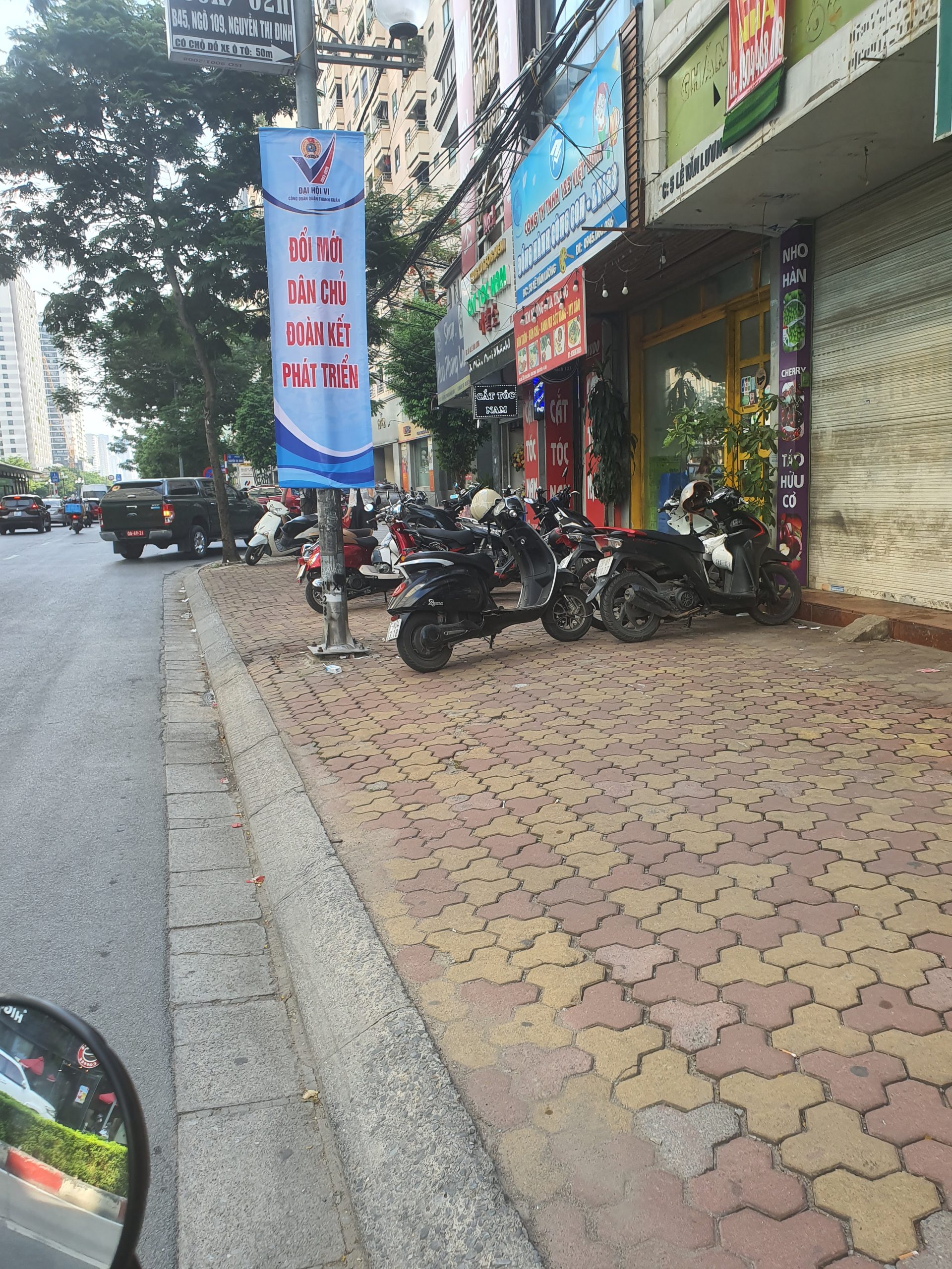 MẶT PHỐ VĂN CAO BA ĐÌNH 120M2 - 40TỶ- LÔ GÓC MẶT THOÁNG- VỈA HÈ ĐÁ BÓNG- KINH DOANH SẦM UẤT-XÂY DỰNG BUILDINH CỰC ĐẸP