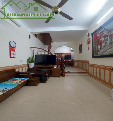 Bán nhà TT Tăng Thiết Giáp-HV Cảnh Sát,ô tô qua cửa,20m ra xe tải tránh,43m2×4tầng,mt:4m