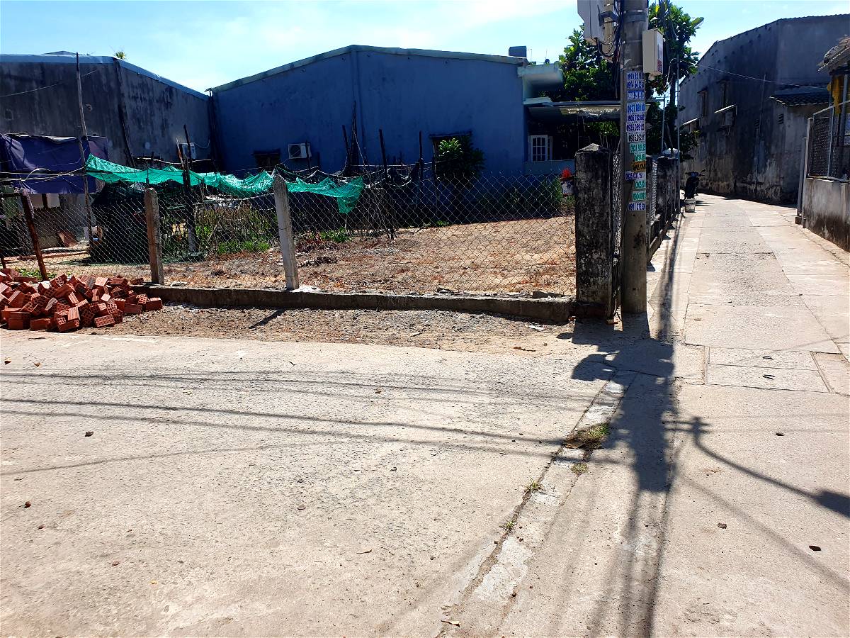 Sập hầm bán lô đất 2 mặt tiền vuông Diện tích: 90m2 giá chỉ 1.3X Tỷ, Liên Chiểu, Đà Nẵng.