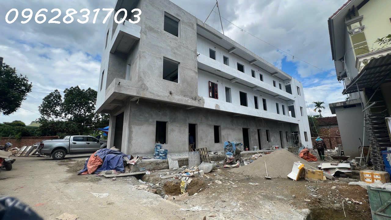 Chủ cần tiền bán nhanh lô 220m full thổ cư, 9m mặt, oto tránh nhau khu trung tâm tân xã.