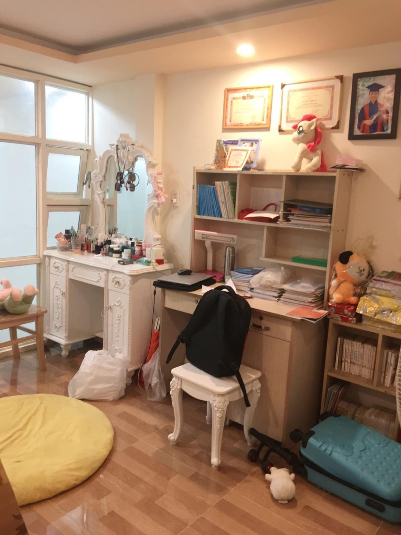 Bán nhà sát hẻm xe tải Thành Thái, Quận 10, 3 tầng, 24m2, chỉ 3 tỷ