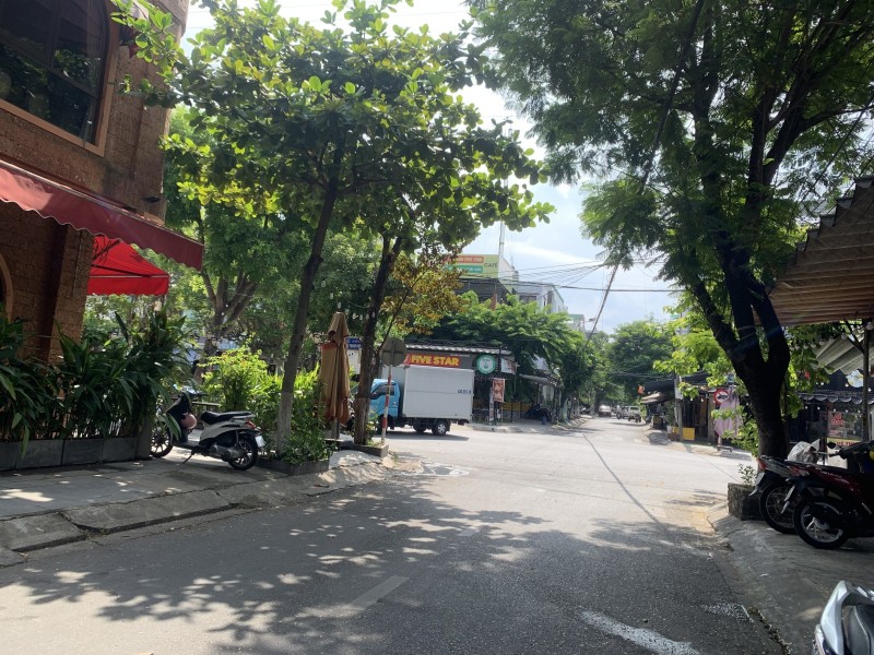 Bán đất tặng nhà MT Huy Cận, Hải Châu, kinh doanh buôn bán sầm uất, giá nợ bank..