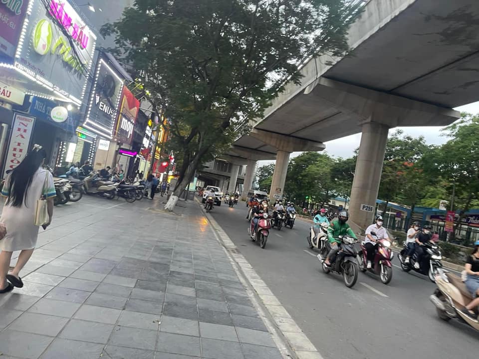 Siêu phẩm! Nhà mặt phố Xuân Thuỷ , vị trí đẹp đường 2 chiều vỉa hè kinh doanh đỉnh 52m chỉ nhỉnh 16 tỷ.