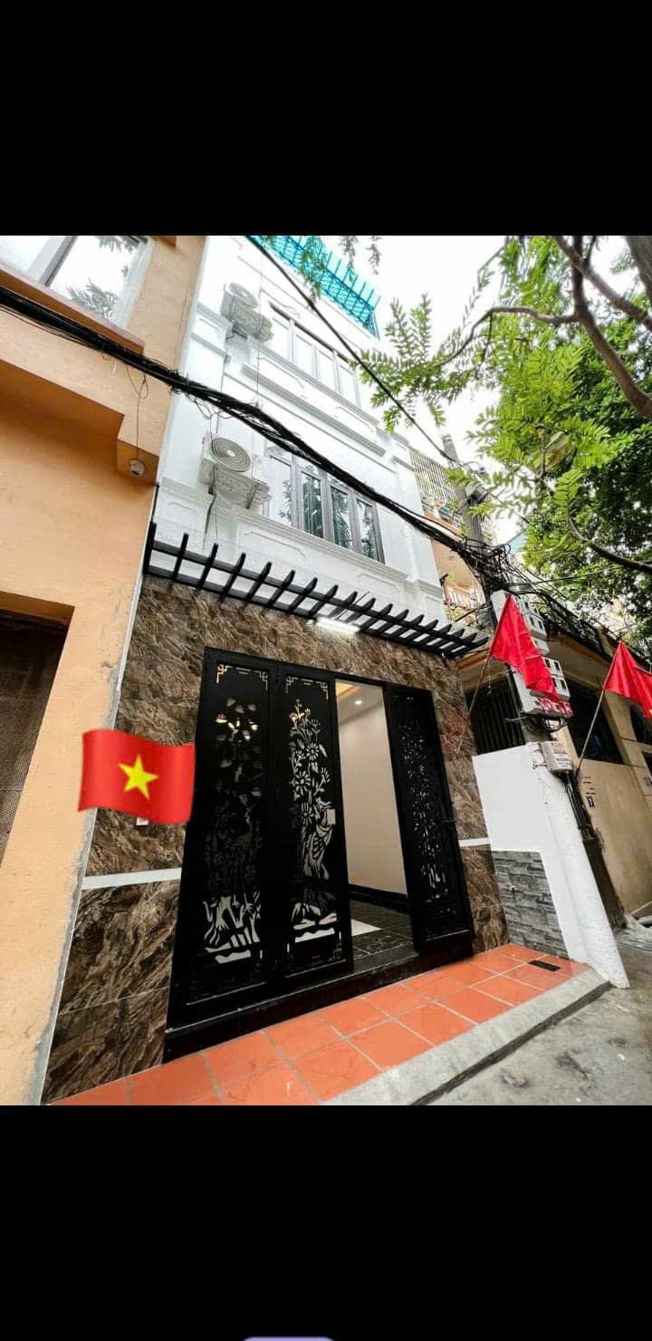 BÁN NHÀ ĐẸP - DT:50M2 x MT:4M x 4 TẦNG x 5 NGỦ - CHỈ 30M RA ÔTÔ NGÕ TRƯỚC NHÀ 3 M GẦN ROYAL CITY NGÃ TƯ SỞ QUẬN THANH.