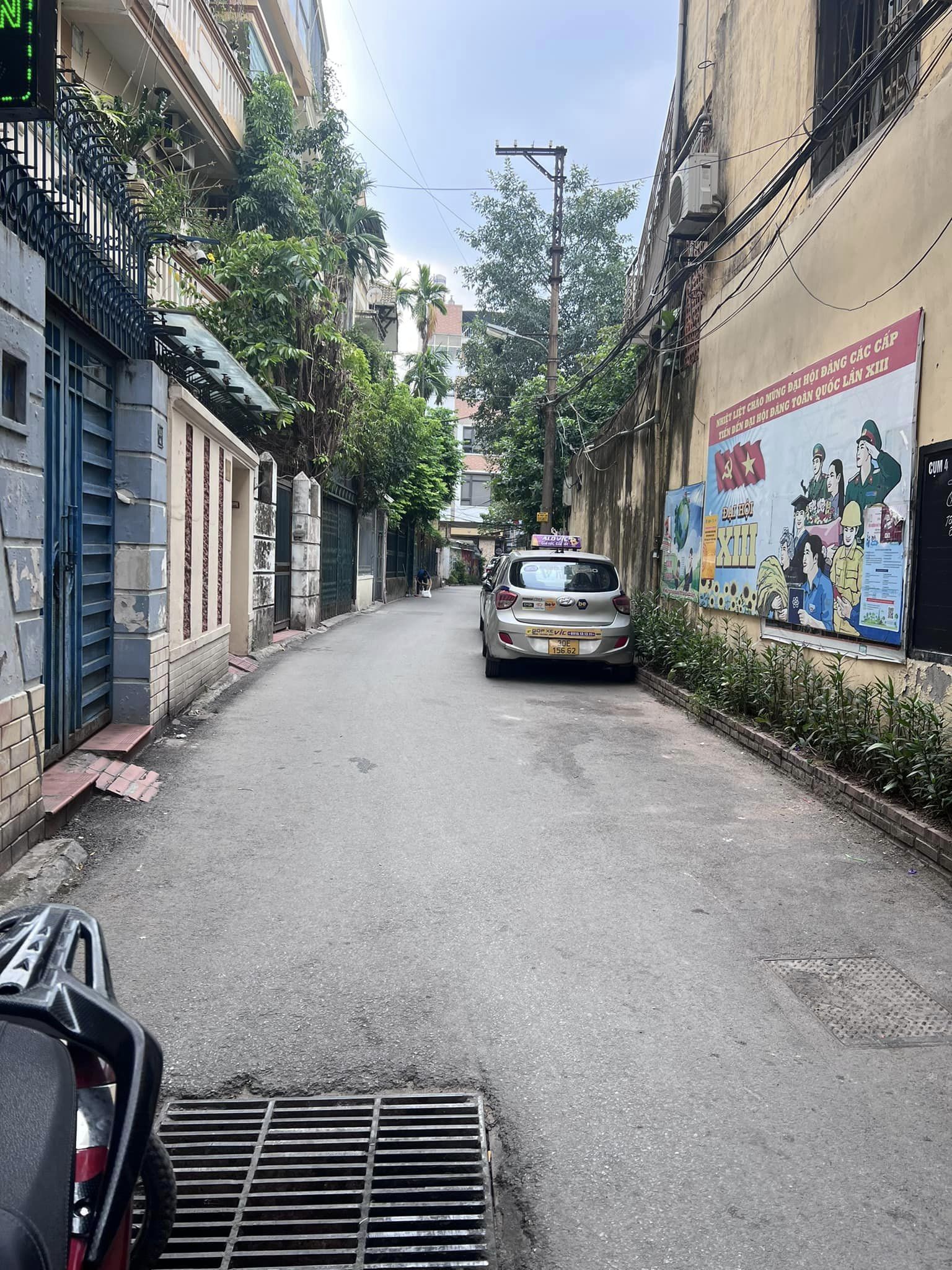 Bán nhà Ngõ thông - Ô tô đỗ đường Lạc Long Quân. Diện tích 45m2 – Giá 5.2 tỷ.