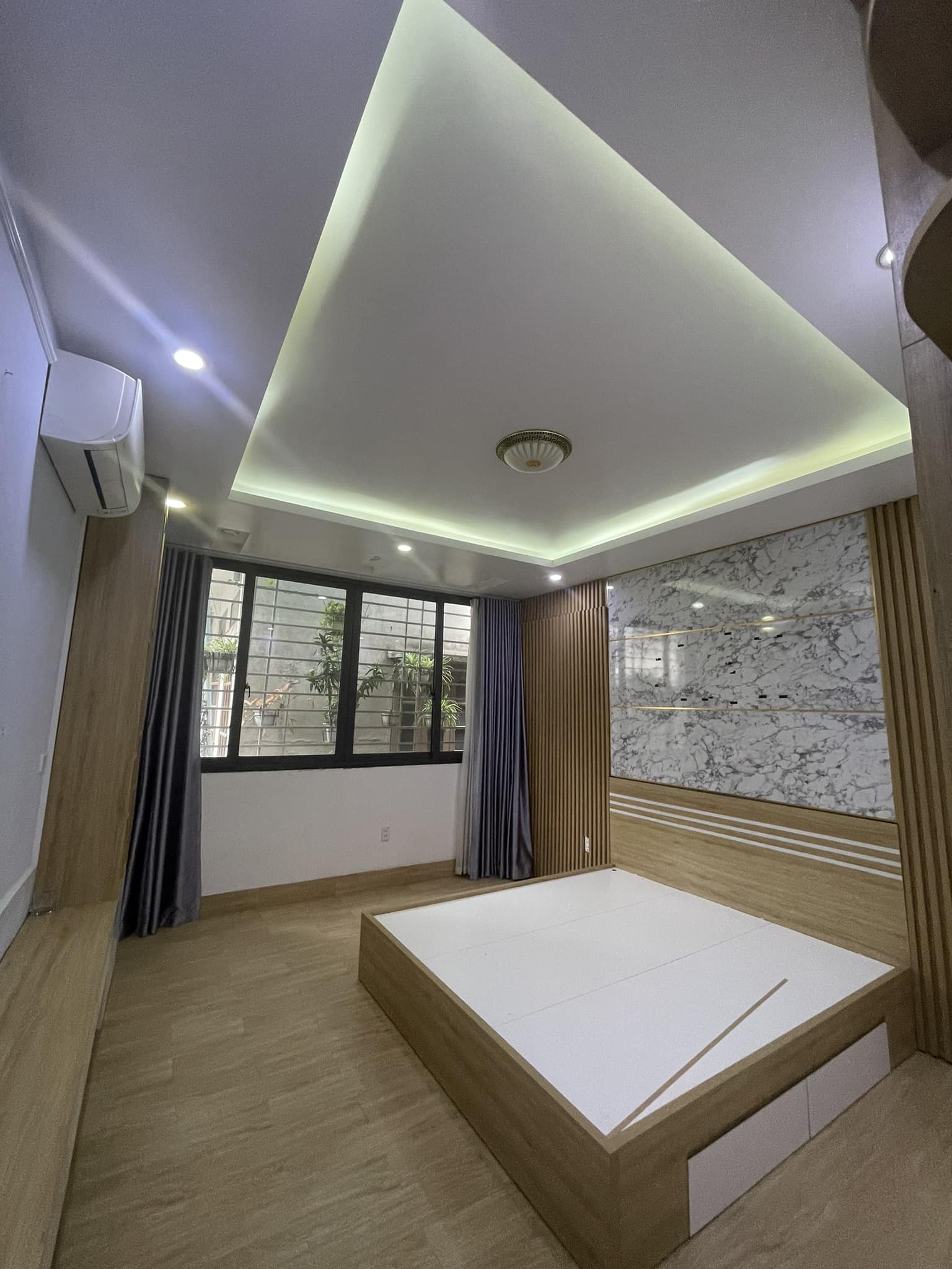 BÁN NHÀ LÊ QUANG ĐẠO NHÀ MỚI 5 TẦNG ÔTÔ TRÁNH 78M2 GIÁ 14 TỶ .