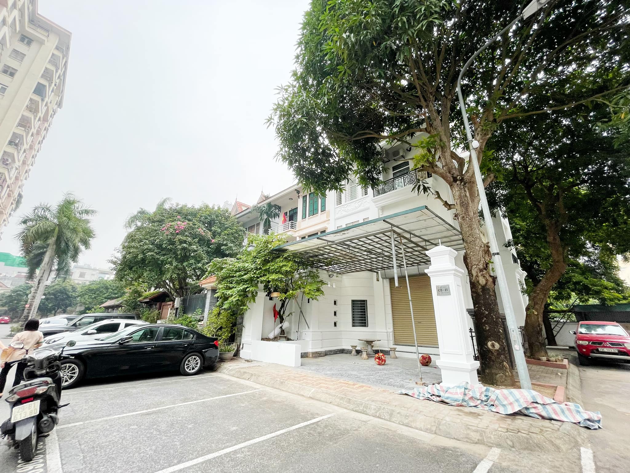 Bán biệt thự Đội Nhân 145m2, 4 tầng, MT 8.2m, Lô góc 3 thoáng giá 3x tỷ.