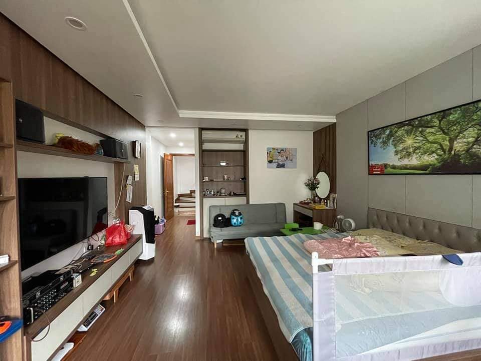 Bán tòa nhà 165m2 phố Âu Cơ, Tây Hồ Gara Ô tô 7 chỗ Thang máy XỊN Dòng tiền khủng 16.4 Tỷ.