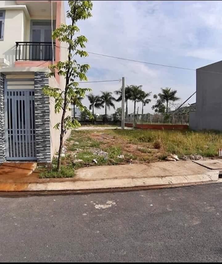 Cắt lỗ đất bàu bàng giá chỉ 550 triệu, 100m2 thổ cư 100% . sổ hồng riêng công chứng ngay.