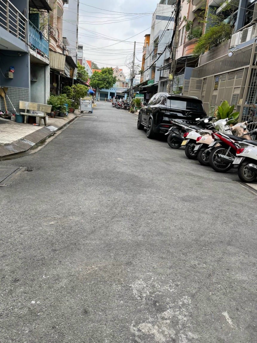 Nhà Tân Phú 30m ra MT Lũy Bán Bích, căn góc 6x10, chỉ 6 tỷ, 2 tầng, HXH 8m.