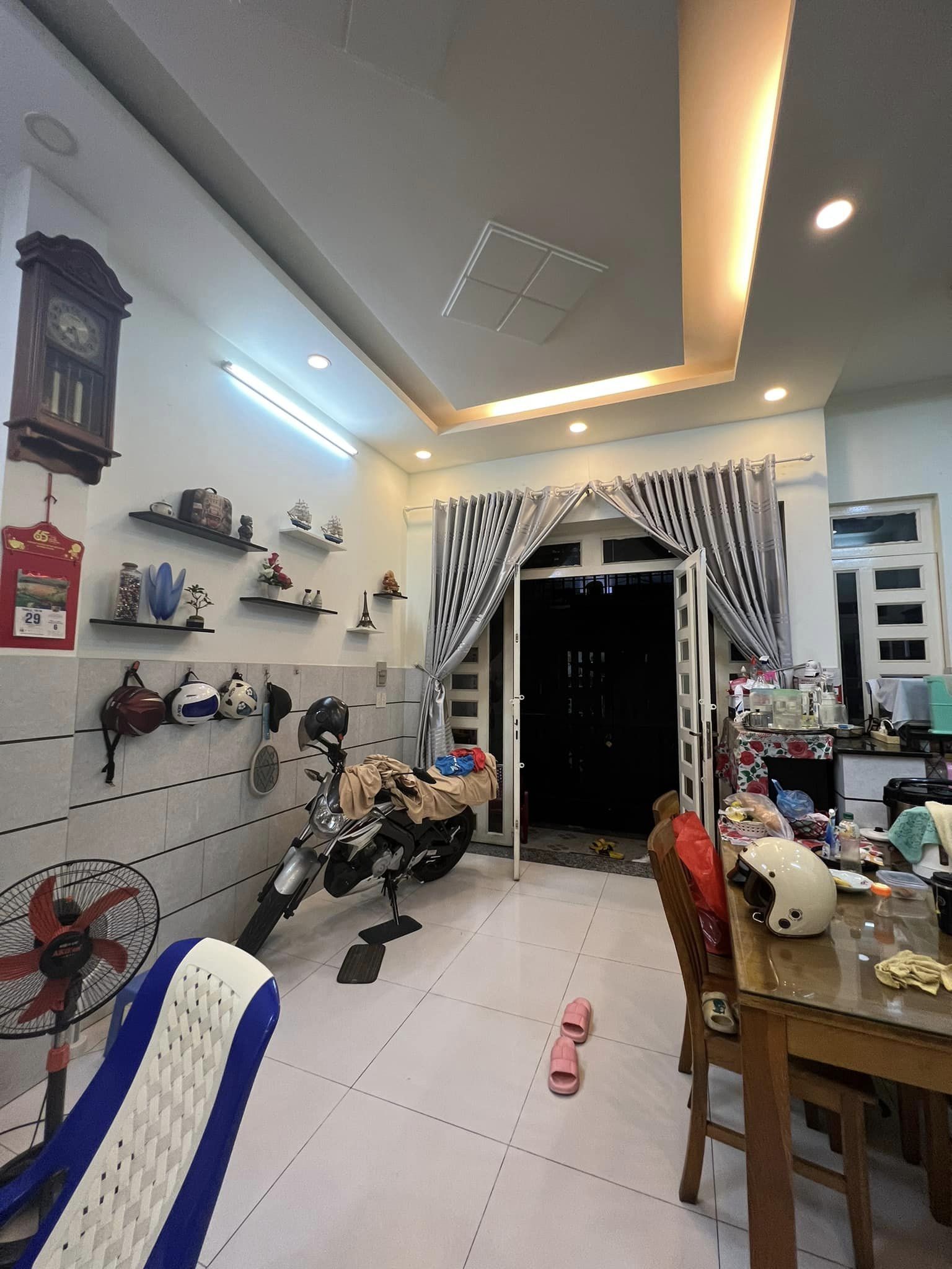 Bán nhà Lê Văn Quới HXH, 44m2, 4 tầng, 5 tỷ TL, 5PN, 5WC..