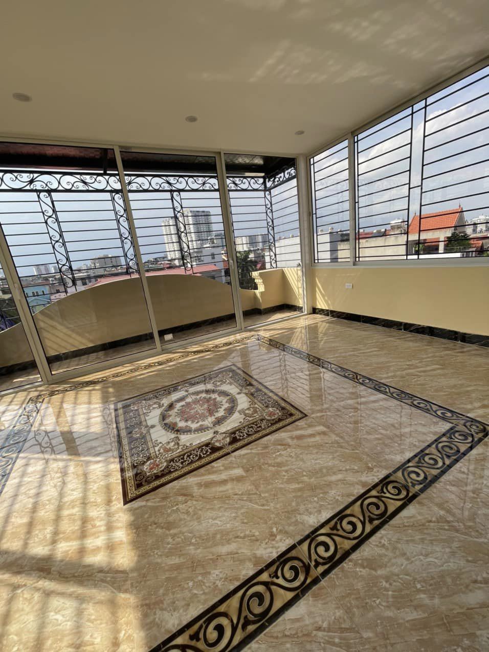 Bán nhà 35m2 phố Nghi Tàm, Tây Hồ Ô tô thông Kinh doanh đỉnh Giá 4.2 Tỷ.