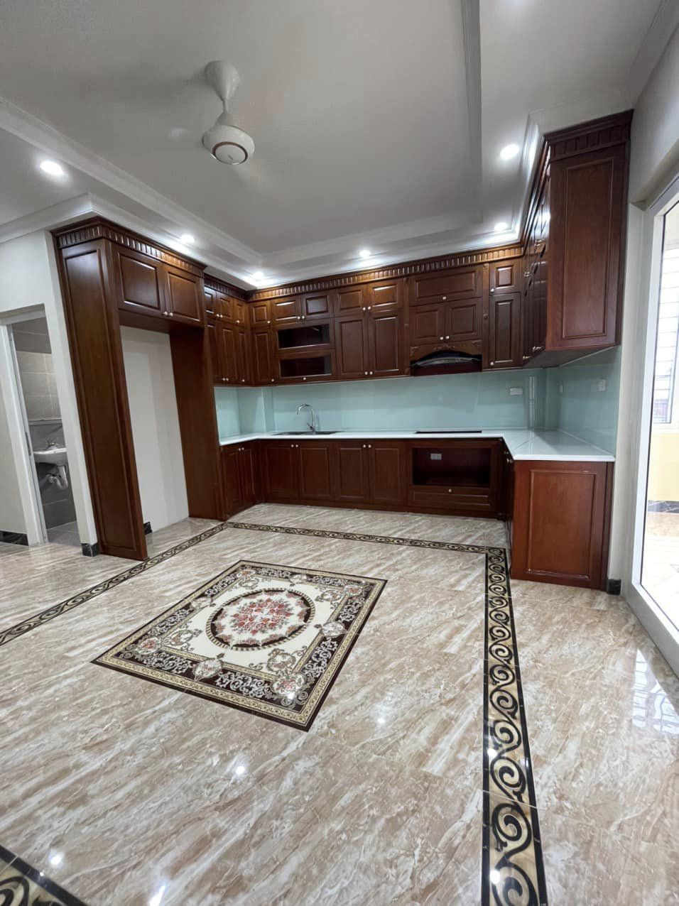 Bán nhà 34m2 phố Nghi Tàm, Tây Hồ Gara Ô tô phi Kinh doanh đỉnh Giá 4.1 Tỷ.