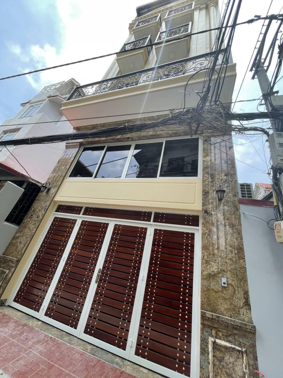 Bán nhà 34m2 phố Nghi Tàm, Tây Hồ Gara Ô tô thông Kinh doanh tốt Giá 4.1 Tỷ.