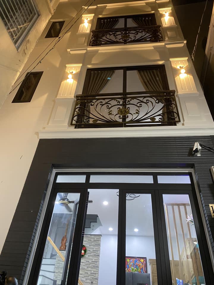 Nhà Trương Công Định gần ủy ban quận, 3 tầng , 27m2 nở hậu, 2PN, 3WC, chỉ 4.58 tỷ TL