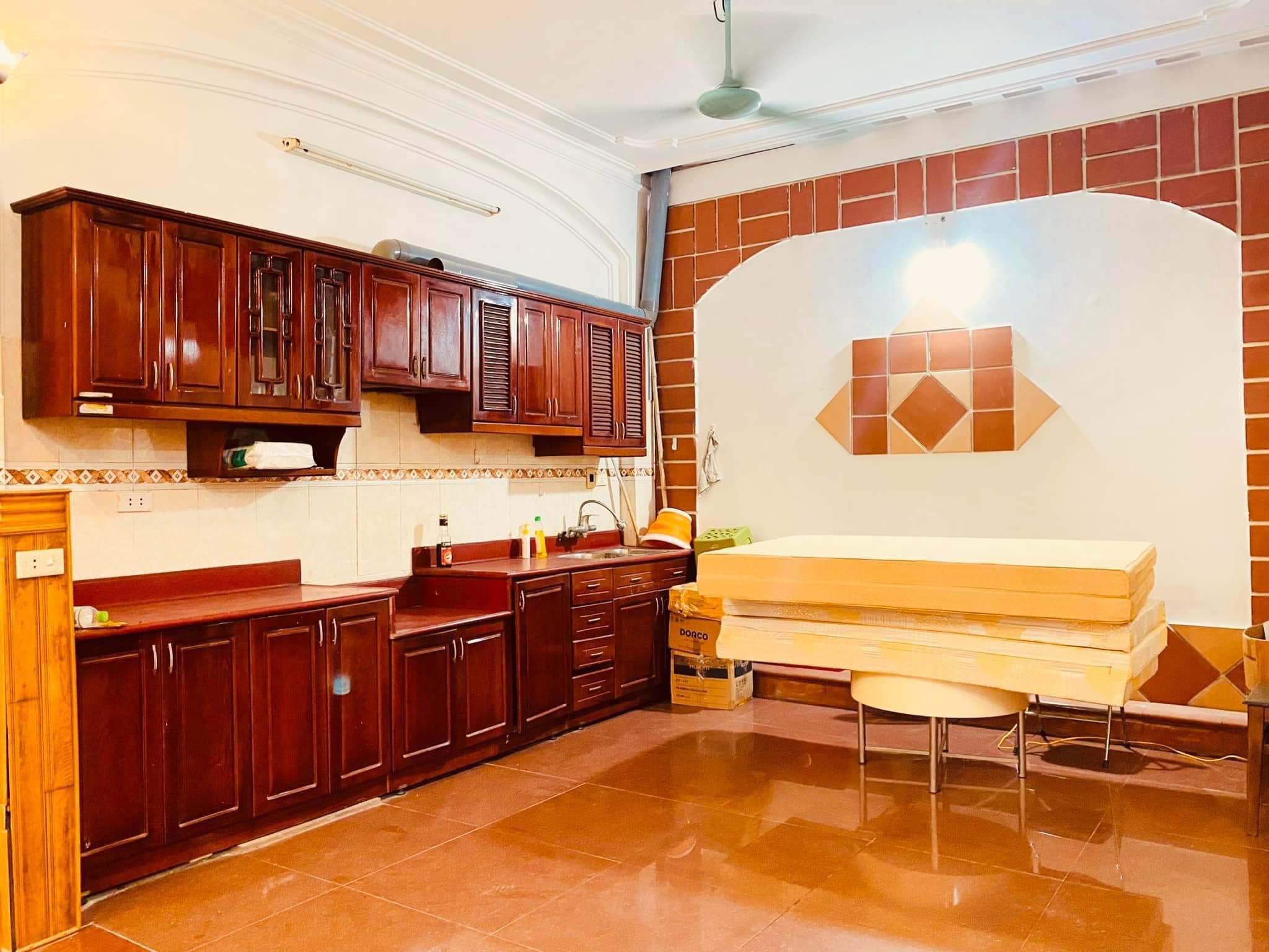 65m Mặt Tiền 5m Phố Chùa Láng. Chủ Cần Tiền Nên Muốn Bán Nhanh.