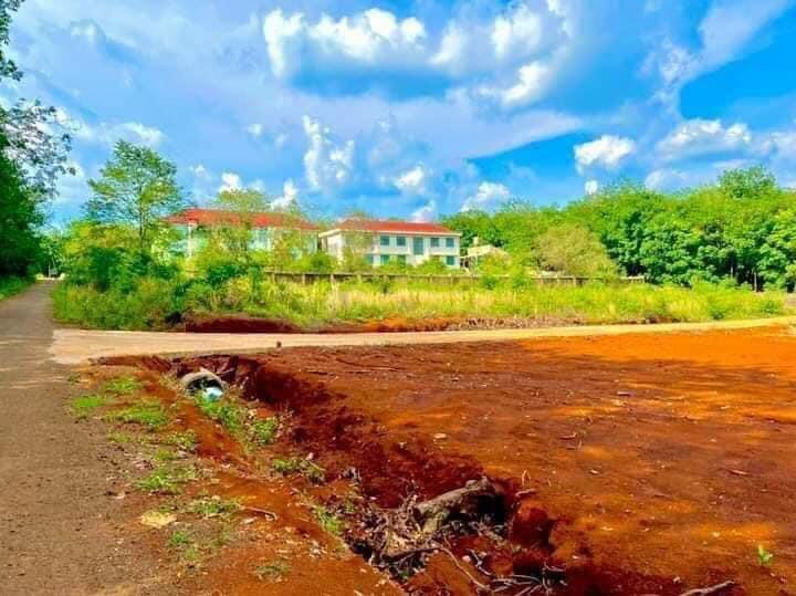 Thanh lý mảnh đất 3535m2 thổ cư sát bên KCN, gần chợ tiện kinh doanh. Giá 300TR.