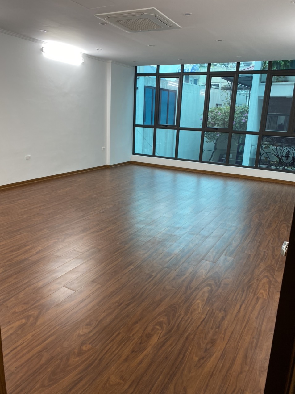 107m Mặt Tiền 6m Thang Máy Phố Nguyễn Trãi Thanh Xuân. Chủ Tặng Toàn Bộ Nội Thất Thiện Chí Bán Nhanh