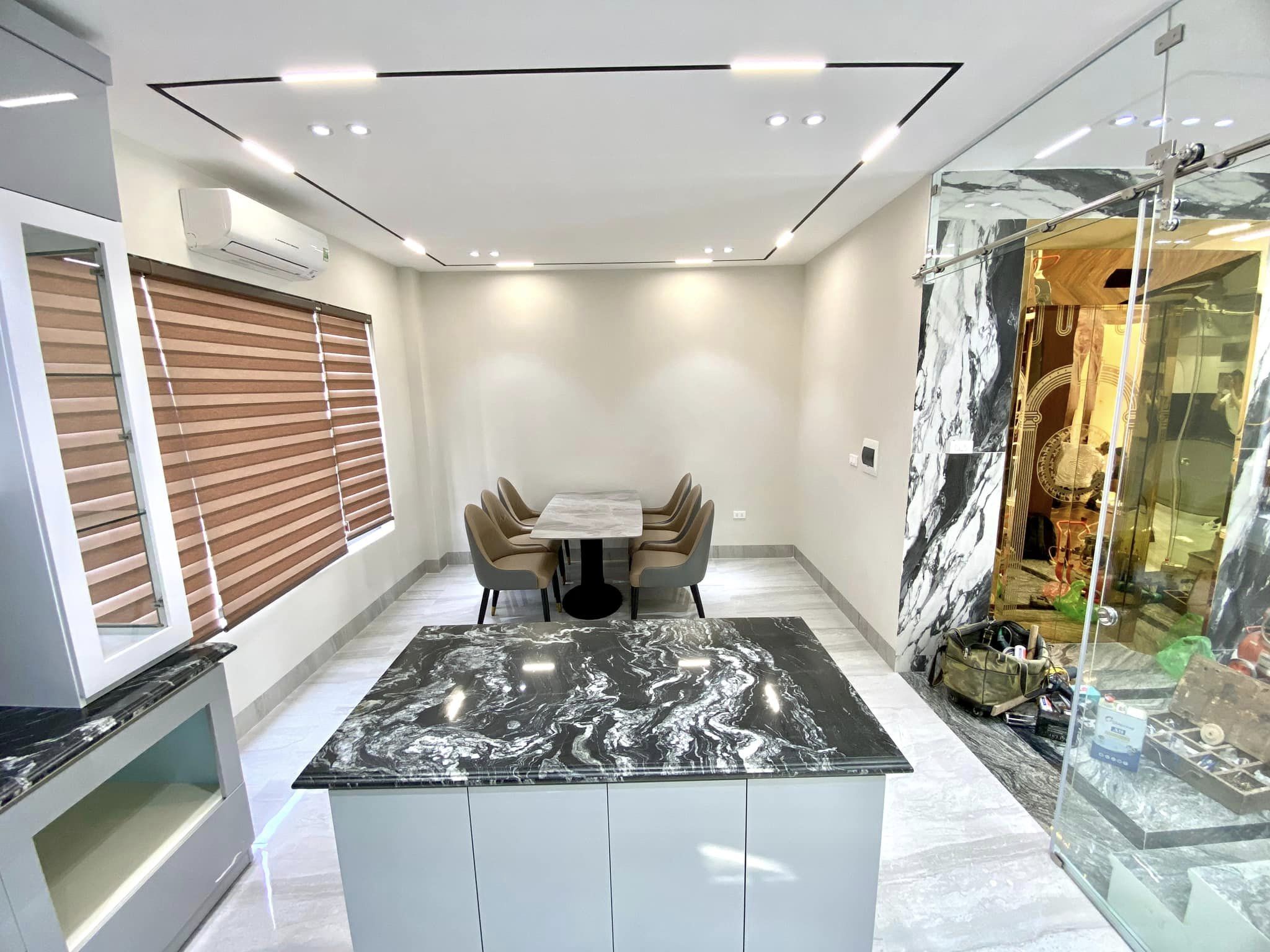 Bán nhà 35m2 phố Nghi Tàm, Tây Hồ Gara Ô tô phi Kinh doanh Giá 4.3 Tỷ.