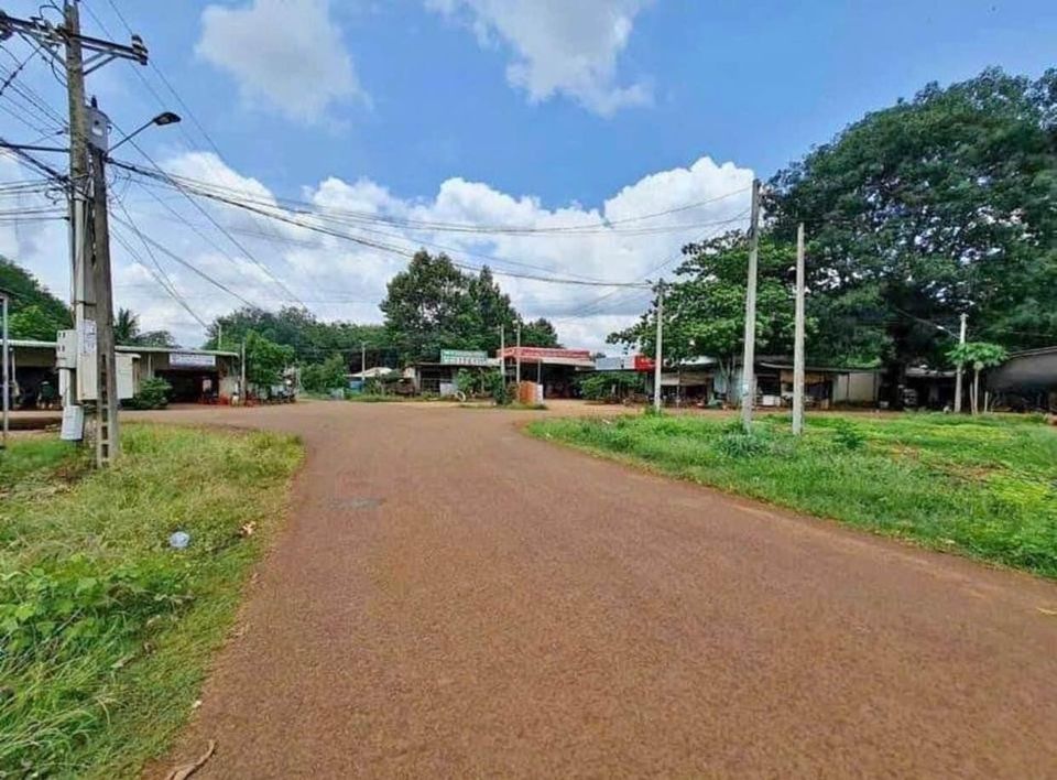 Kẹt tiền bán gấp 2205m2 thổ cư, 300TR, sát bên KCN, gần chợ, dân cư đông.