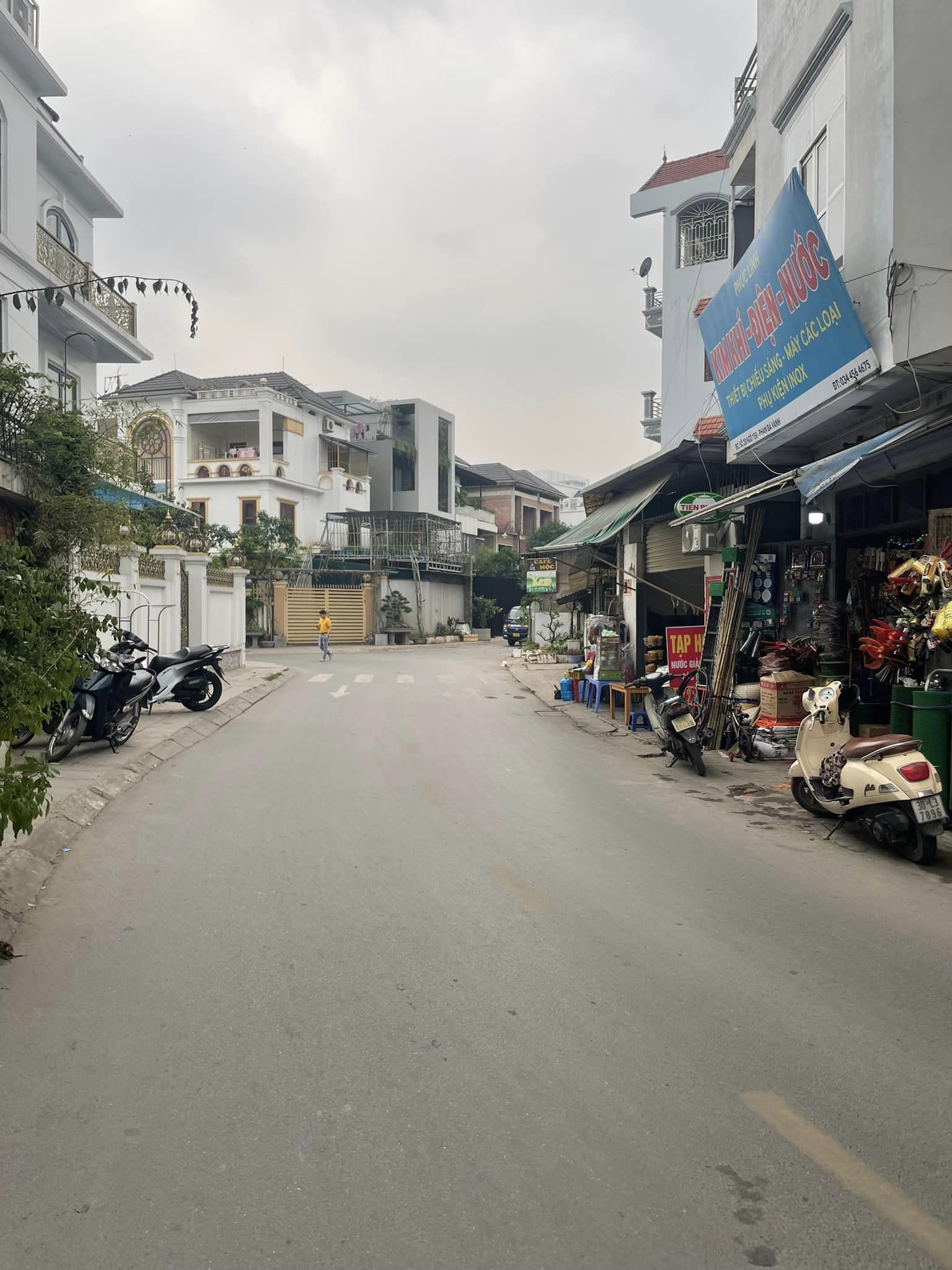 Bán Gấp Nhà Cấp 4 Mặt Phố Lê Văn Hiến - Kinh Doanh DT 57m2 Ngang 4,5m Chỉ 6.2 Tỷ.