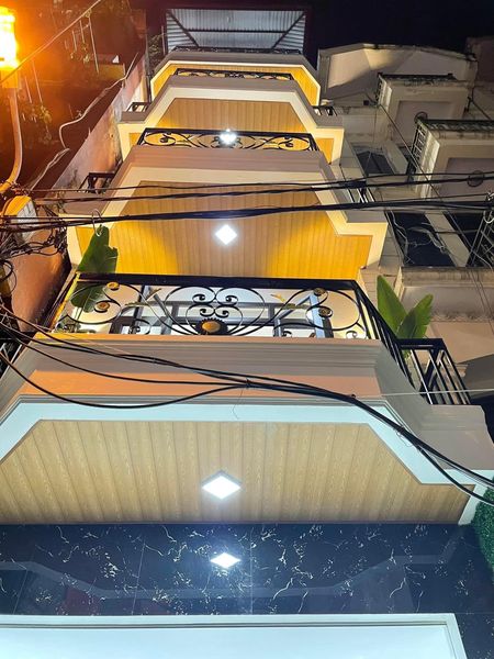THÚY KIỀU ! Bán nhà ngõ 1 Trần Quốc Hoàn Cầu Giấy 50mx5T MT 4.2m sổ vuông OTO Yên Tĩnh gần DH Quốc gia .