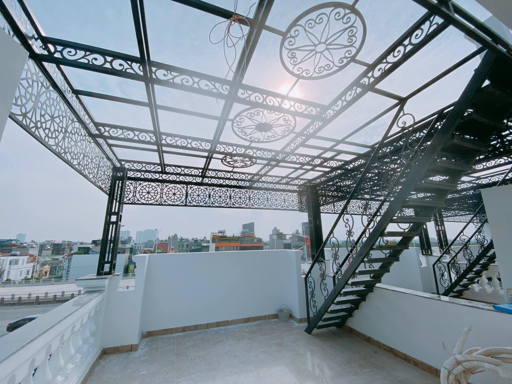 Bán nhà 34m2 phố Nghi Tàm, Tây Hồ Ô tô thông Kinh doanh tốt Giá 4.3 Tỷ.