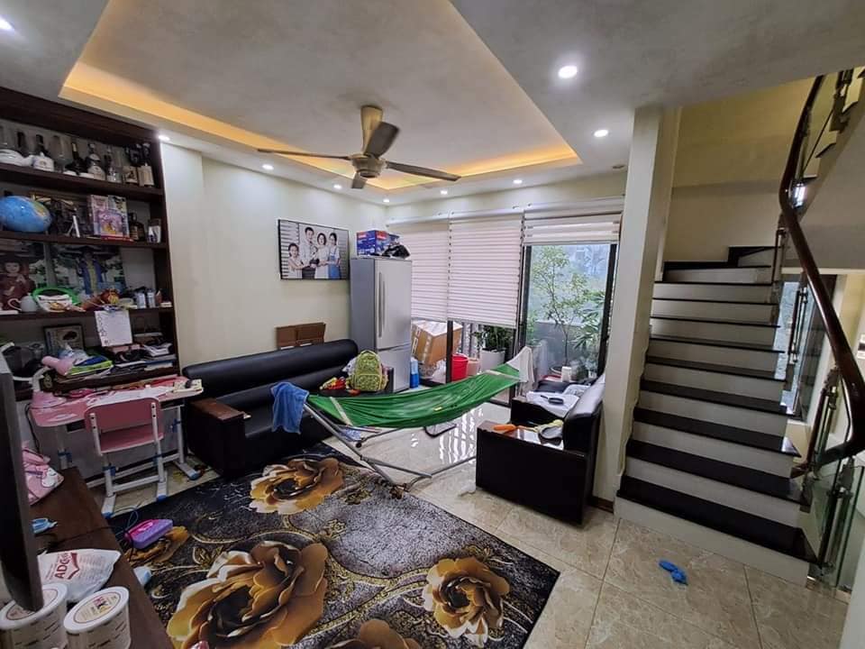 Bán nhà 82m2 phố Nguyễn Văn Cừ Gara 2 Ô tô tránh Thang máy XỊN Nội thất Đẳng cấp Giá 12.3 Tỷ.