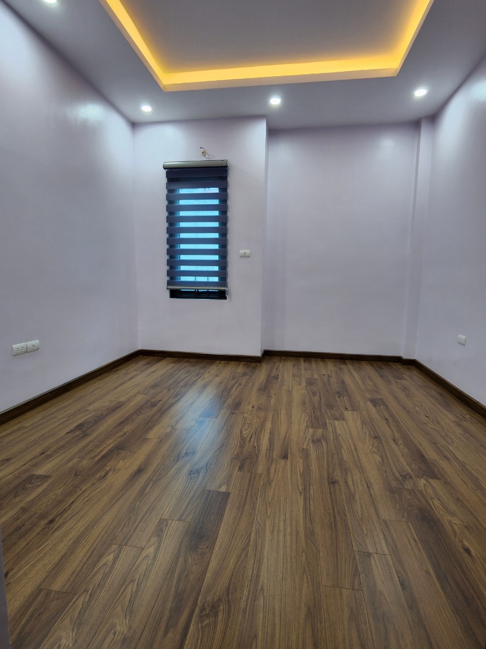 Bán nhà 81m2 phố Nguyễn Văn Cừ Gara 7 chỗ Thang máy Nhập Nội thất Đẳng cấp Giá 12.1 Tỷ.