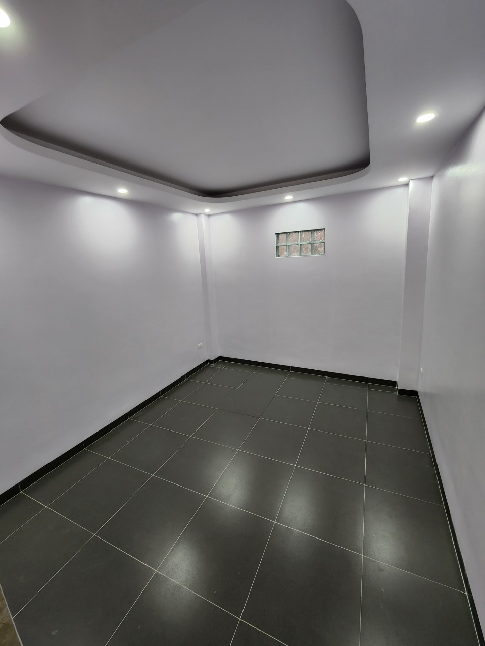 Bán nhà 81m2 phố Sài Đồng, Long Biên Gara 2 Ô tô tránh Thang máy Nội thất Nhập Giá 12.2 Tỷ.