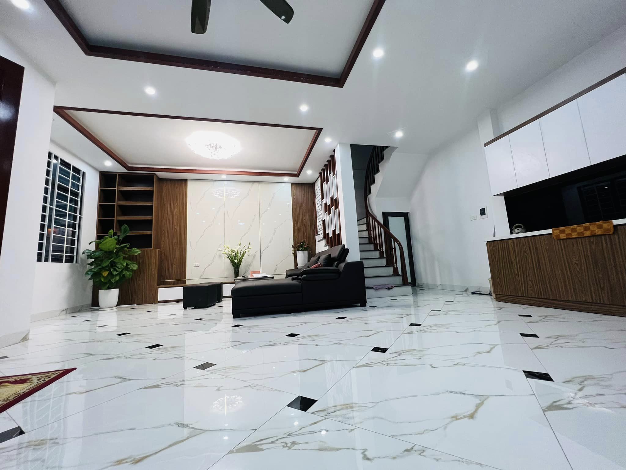 BÁN NHÀ QUỐC TỬ GIÁM, LÔ GÓC, 10M Ô TÔ, 59m2 5T MT7.5M, GIÁ 6.8 TỶ