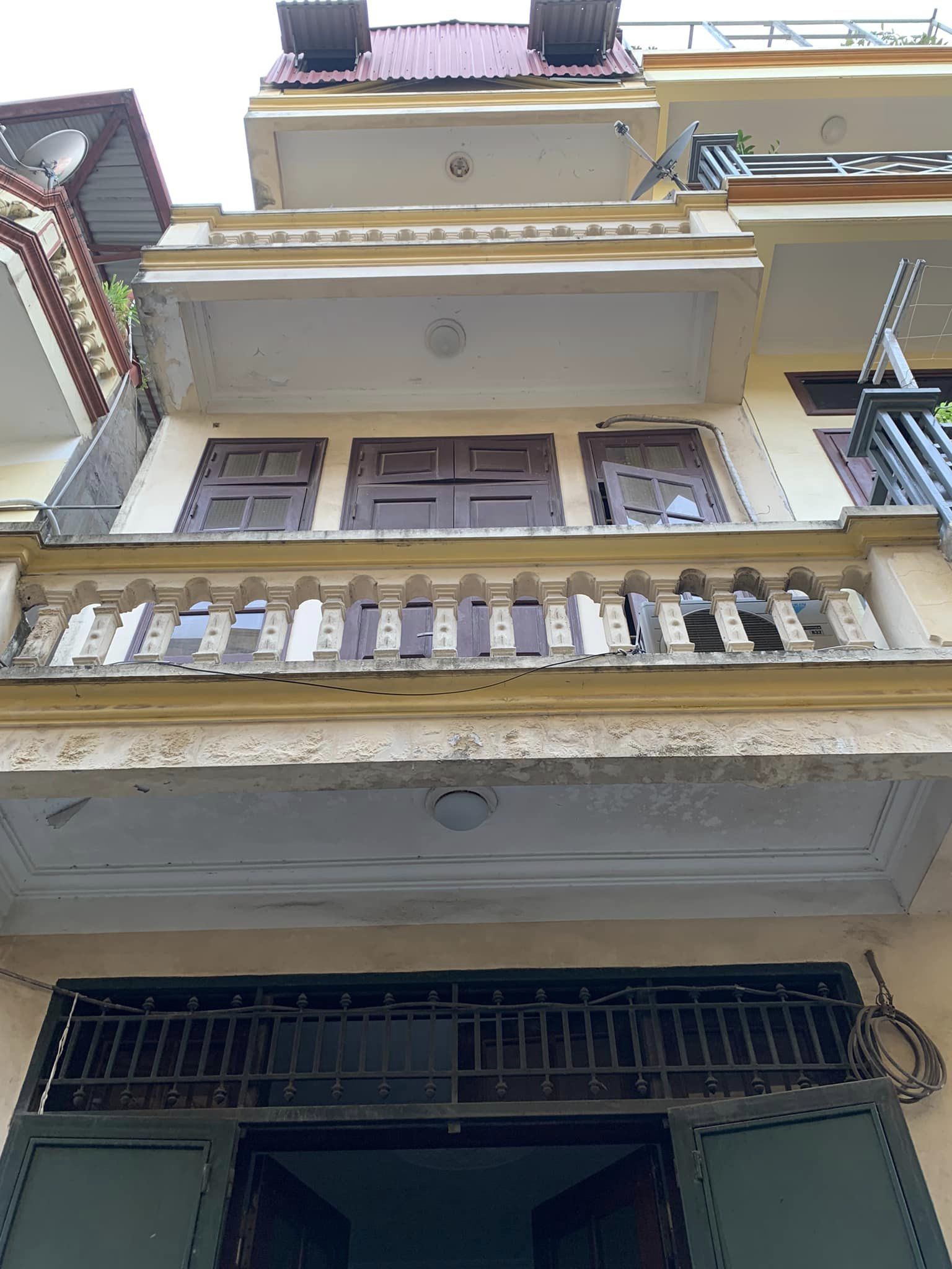 BÁN NHÀ VŨ PHẠM HÀM-PHÂN LÔ-GARA OTO-DT 68M2X4T- GIÁ 12 TỶ.