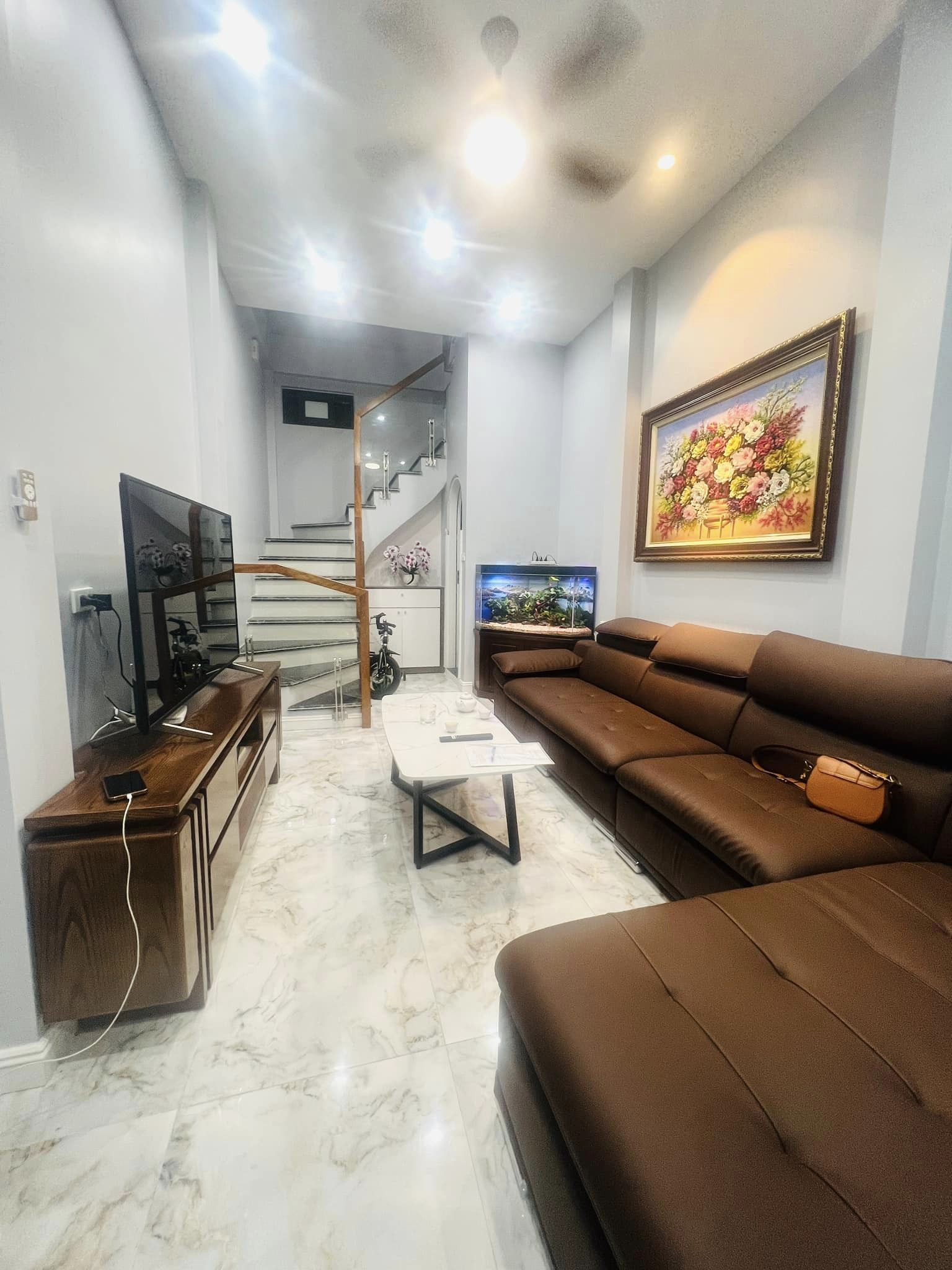 NHỈNH 3 TỶ ,NHÀ 6 TẦNG VIEW TÂY HỒ , 3 BƯỚC RA NGUYỄN ĐÌNH THI