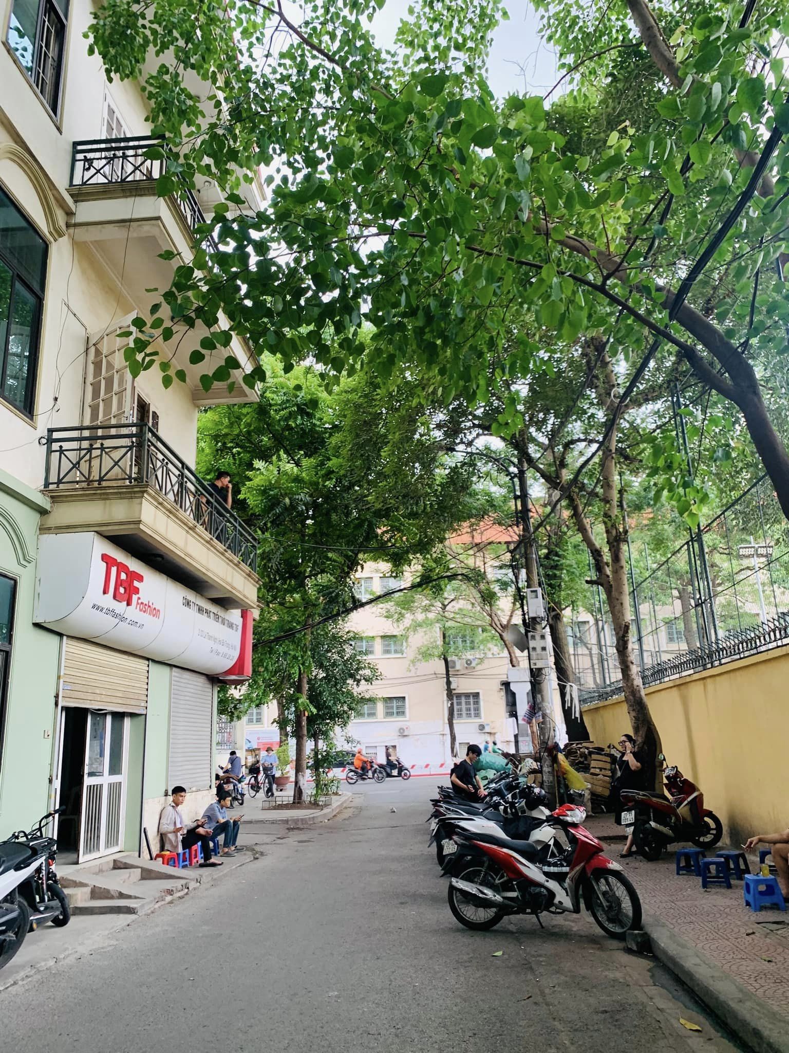 Bán nhà kinh doanh lô góc ngõ Lê Thanh Nghị DtL: 54m mặt tiền:15m giá 15 tỷ