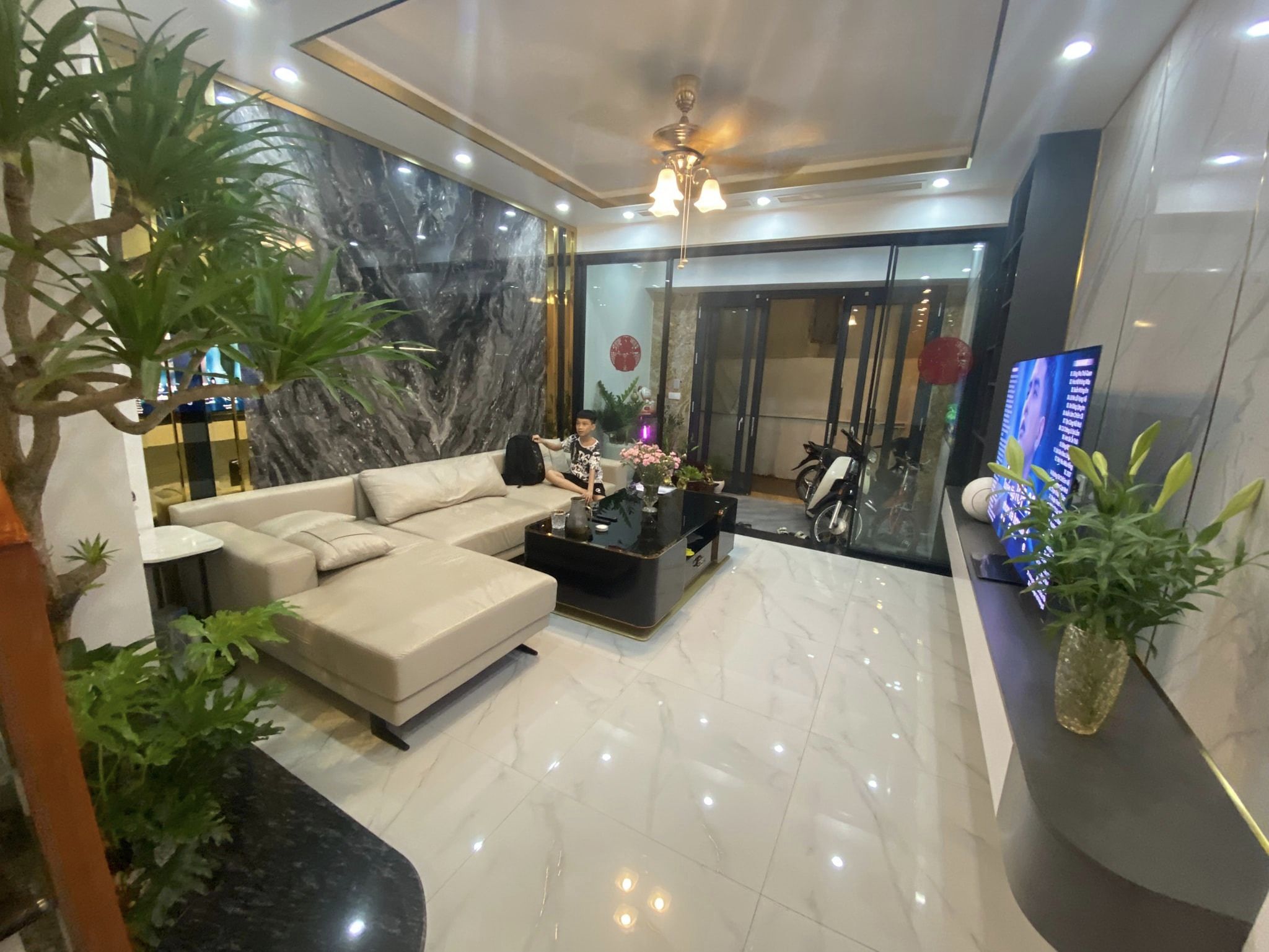 Bán nhà 79m2 phố Nghi Tàm, Tây Hồ Thang máy 8 phòng ngủ Dòng tiền khủng 9.2 Tỷ.