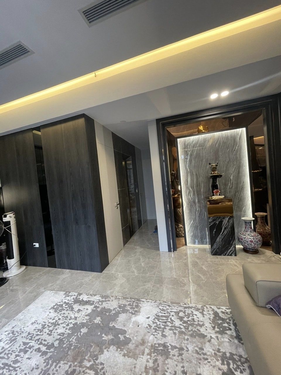 Bán nhà 79m2 phố Nghi Tàm, Tây Hồ thang máy XỊN 8 phòng Dòng tiền 9.1 Tỷ.