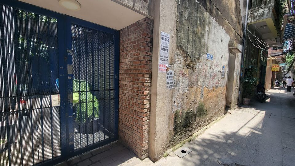 BÁN NHÀ 2 TẦNG TRUNG KÍNH, CẦU GIẤY - PHÂN LÔ - Ô TÔ - KINH DOANH.