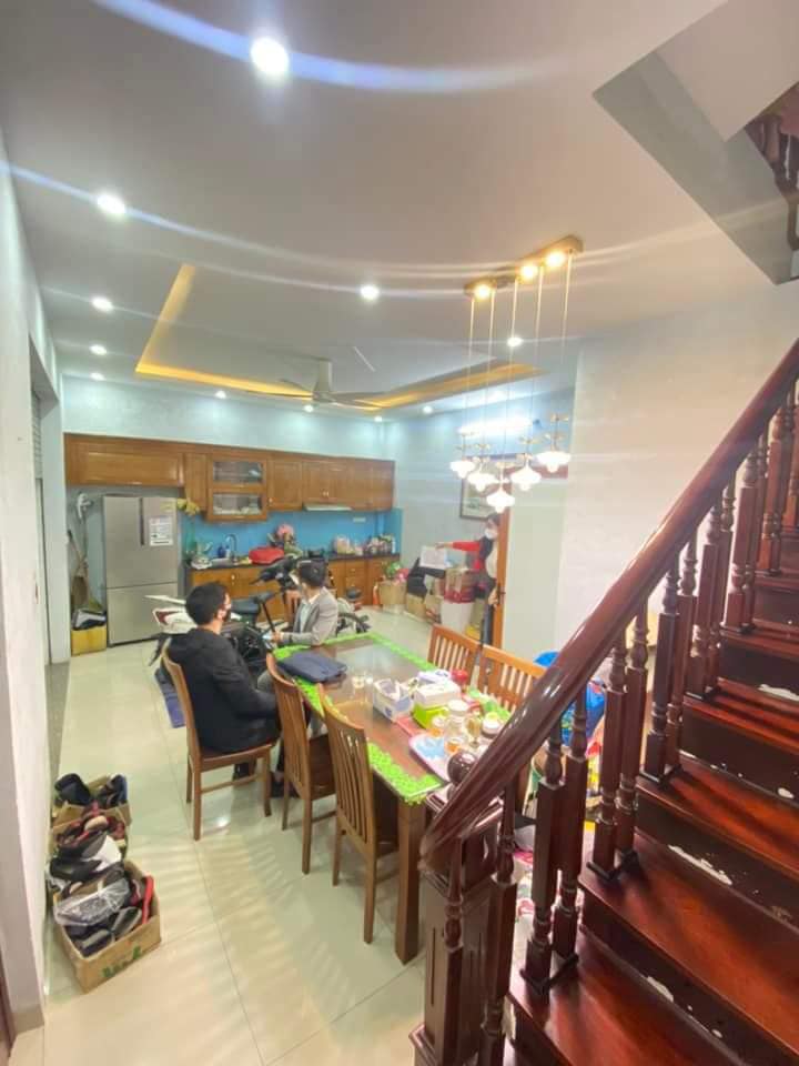 Bán nhà 71m2 phố Nghi Tàm, Tây Hồ Gara Ô tô 8 phòng Dòng tiền khủng 9.5 Tỷ.