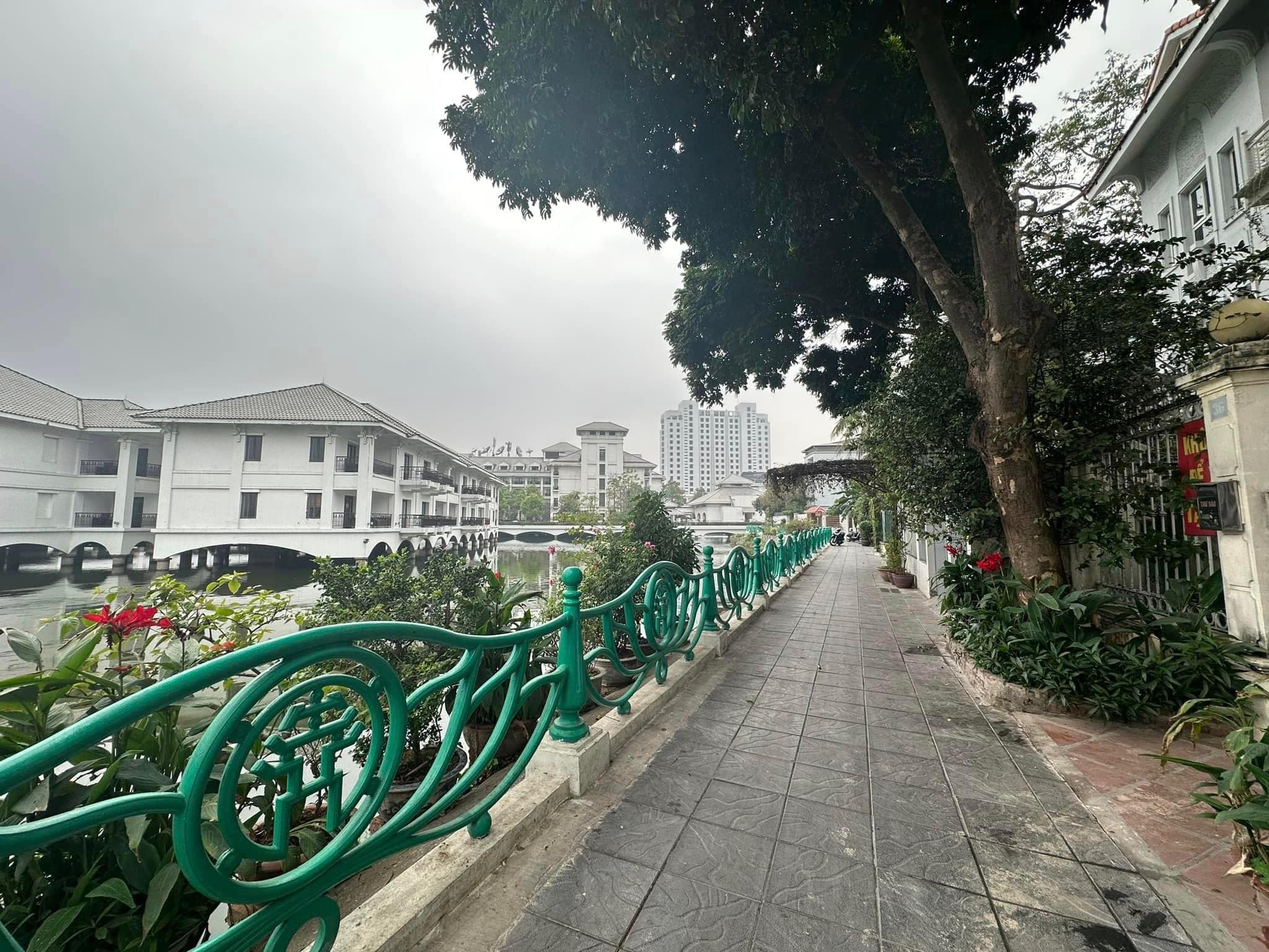 Bán Nhà Mặt Hồ Tây Từ Hoa -2 Mặt Tiền – 310M2 MT 9M -Tặng GPXD -125 Tỷ.