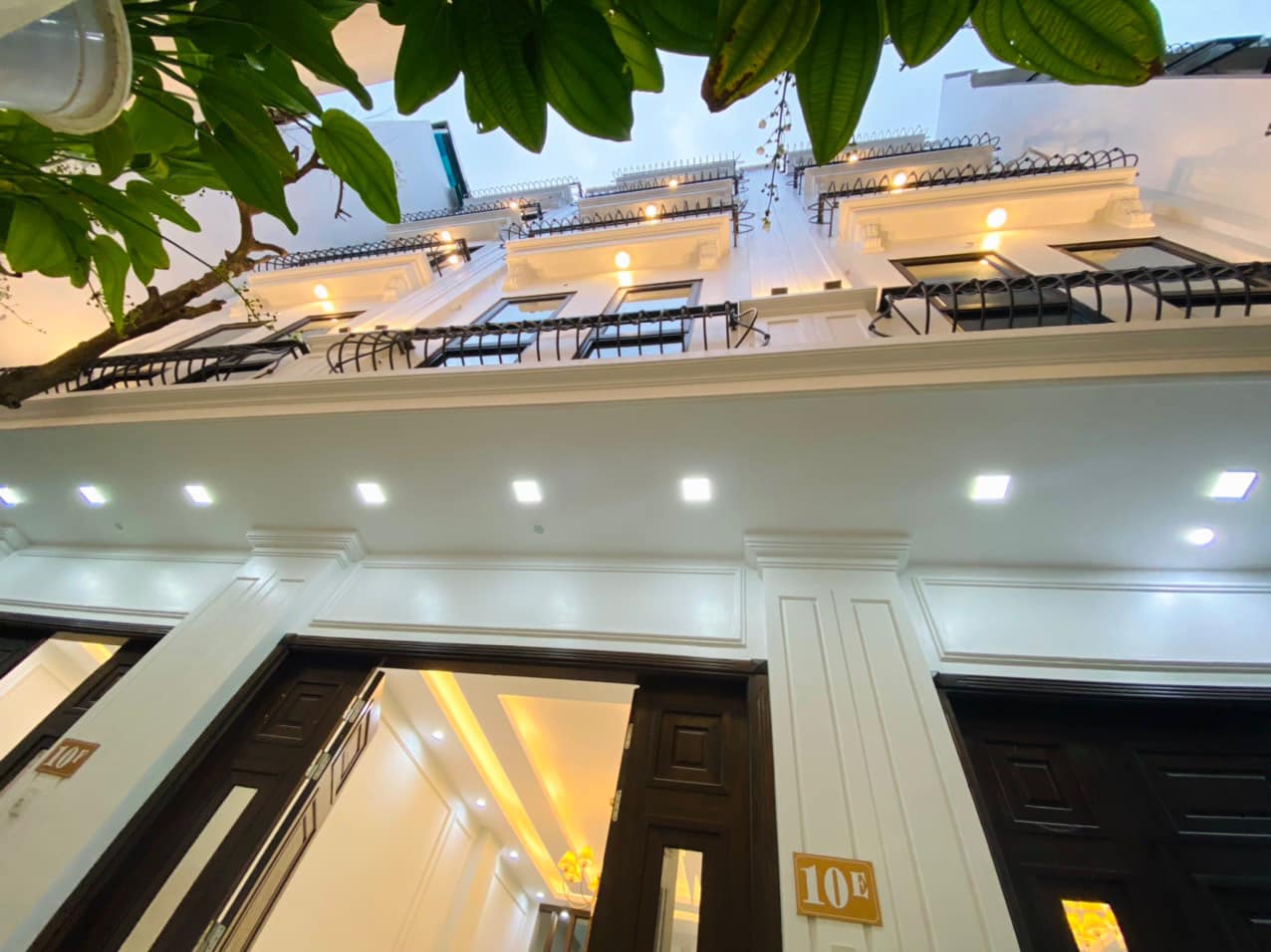 BÁN NHÀ MỚI XẤY 5 TẦNG - CÁCH MP HẠ YÊN QUYẾT 30M2 - 200M RA CÔNG VIÊN YÊN HÒA.