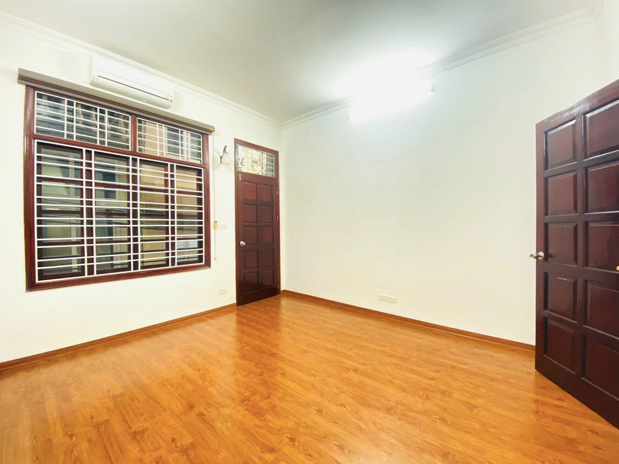 Bán gấp nhà Giải Phóng, 5 tầng 35m2, MT 4,5m, kinh doanh, ô tô đỗ cửa, 4,5 tỷ TL.