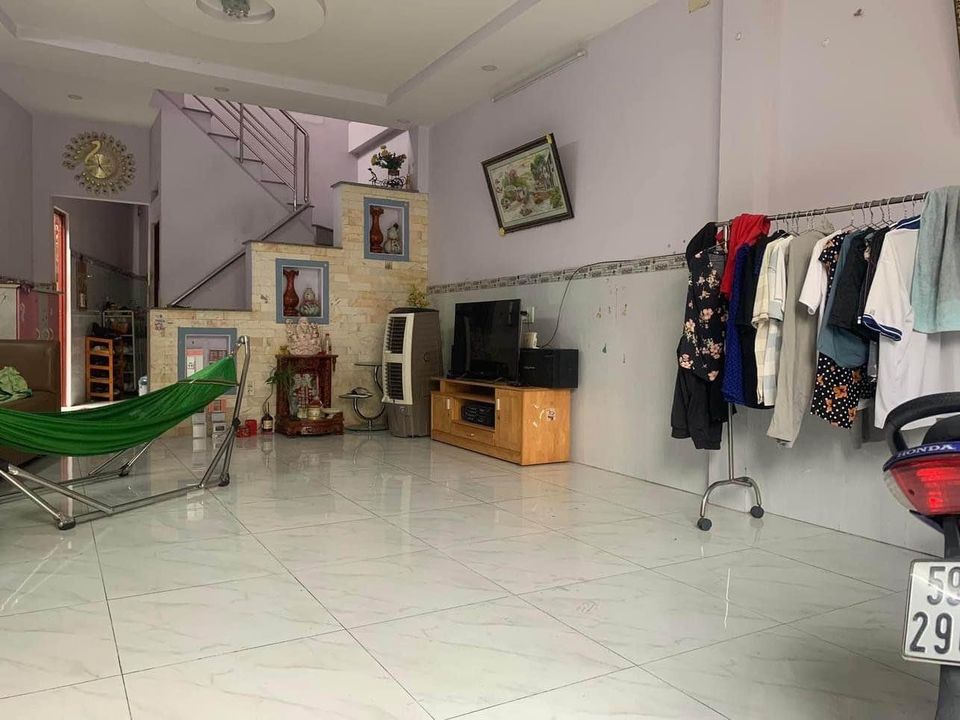 BÁN NHÀ NGANG HƠN 6m HXH ĐỖ CỬA CÁCH MT NGUYỄN THỊ THẬP 20m TRUNG TÂM QUẬN 7 GIÁ CHỈ 5,5TỶ.