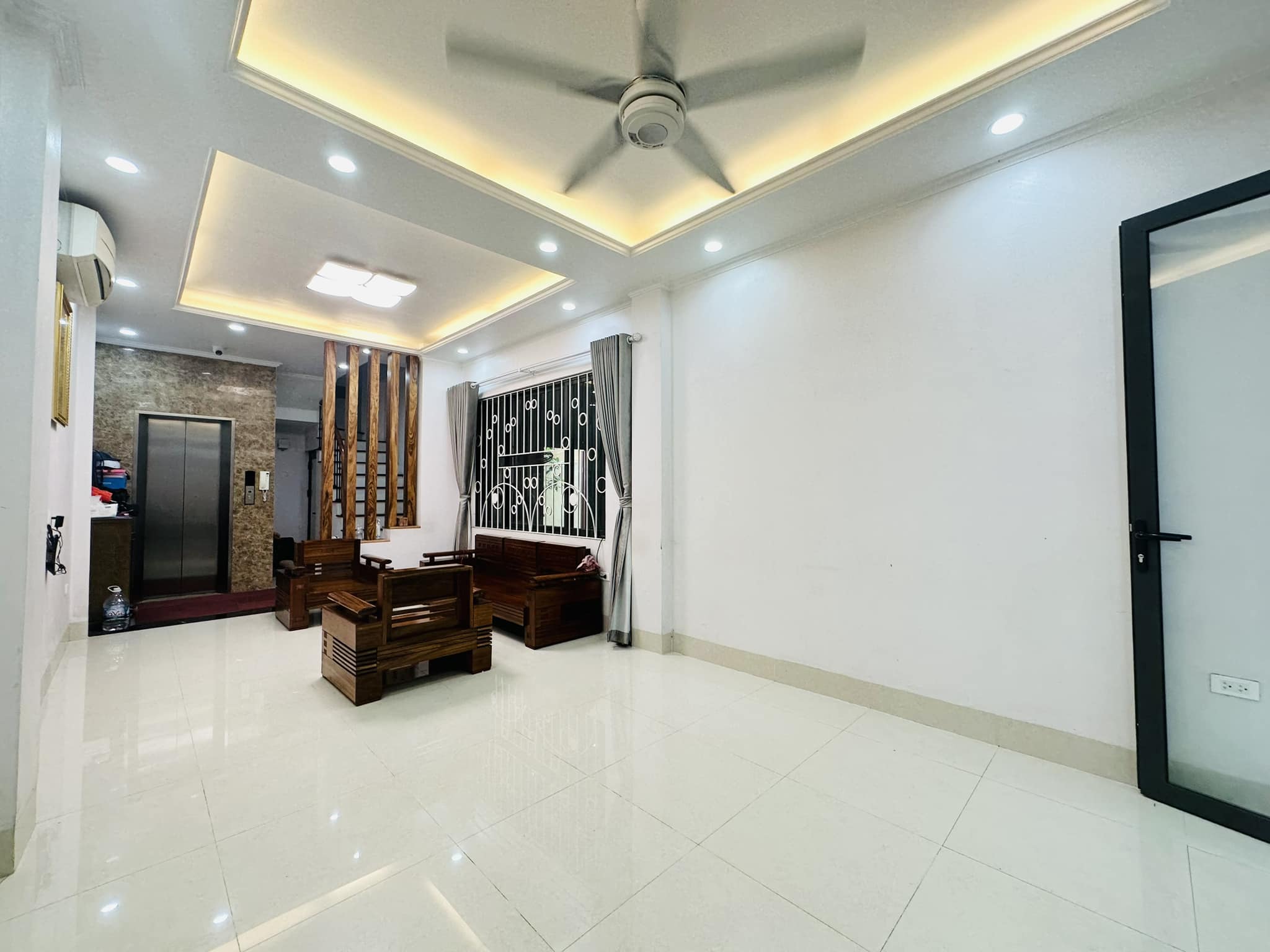 Bán nhà đẹp Phố Bích Câu, gần phố, thang máy, thoáng sáng, 45m2 giá 9.9tỷ.