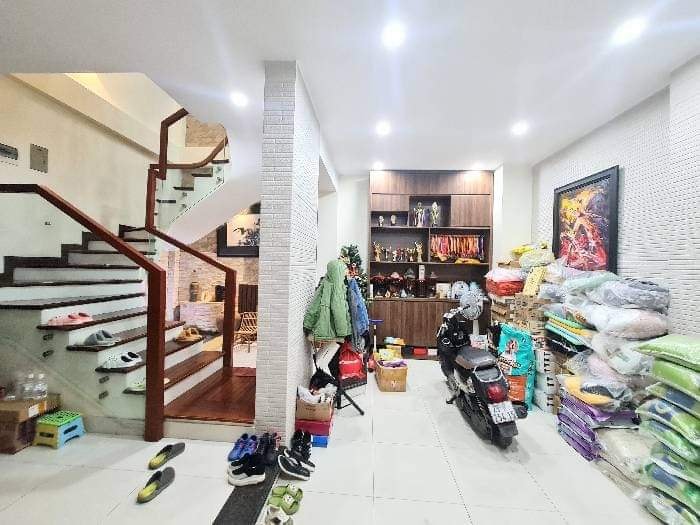 Bán nhà phố Khương Thượng, ngõ nông, rộng, nhà đẹp, dân xây, 42m, 4PN, 4 tỷ.