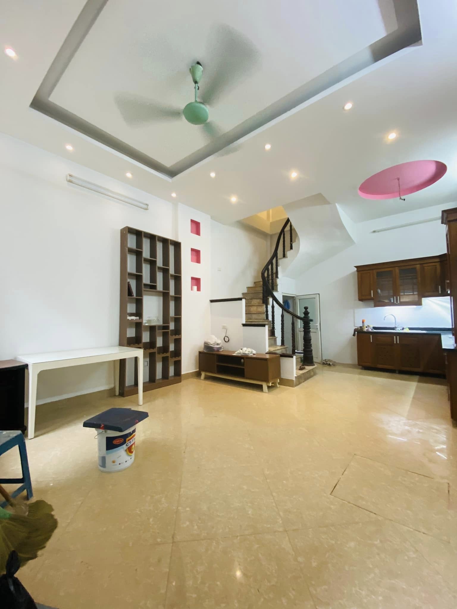 Bán nhà phố Chùa Bộc, căn góc, ngõ rộng, 10m bãi gửi ô tô, nhà đẹp dân xây 42m, 4.1 tỷ.