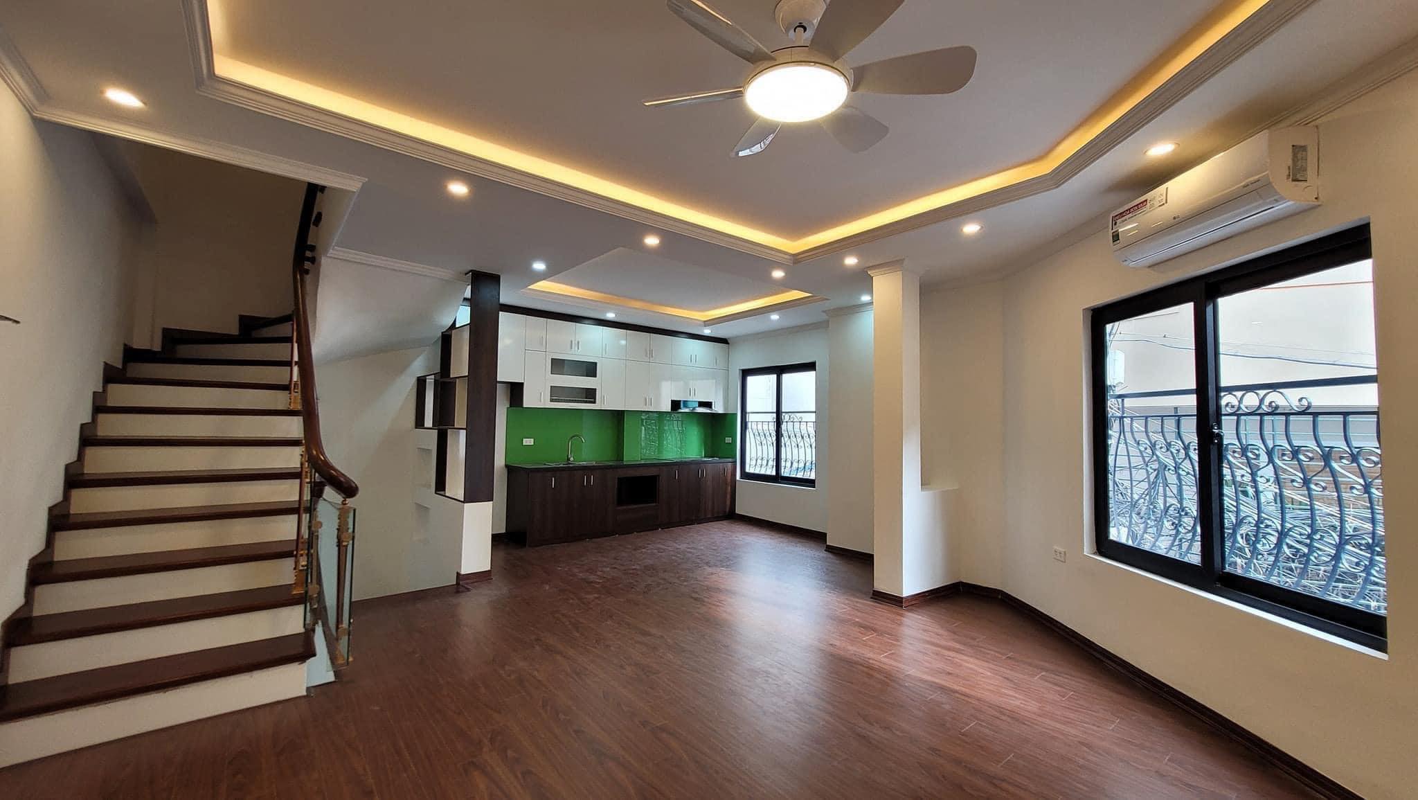 bán nhà lô góc Hồng Tiến-Bồ Đề, 40m x 5tầng, gara, kinh doanh, full nội thất.