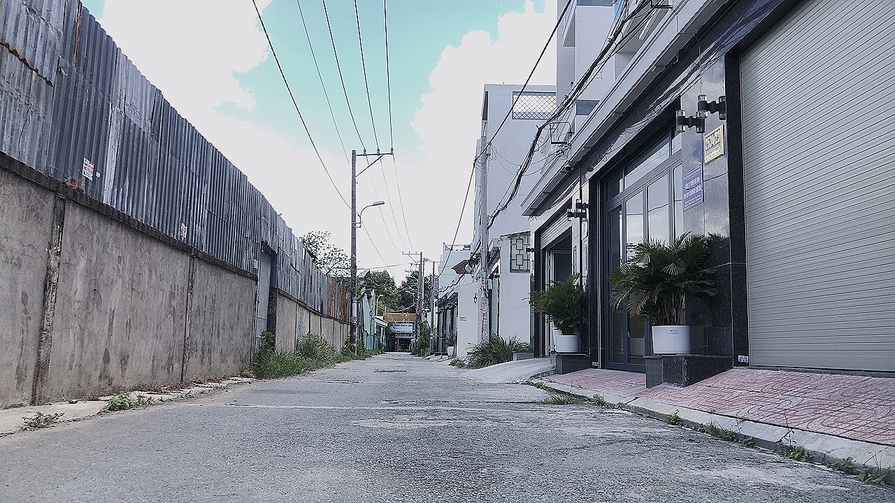 BÁN ĐẤT TẶNG NHÀ DÒNG TIỀN ỔN ĐỊNH DIỆN TÍCH KHỦNG 124M2 NGANG KHỦNG GẦN 7M XE HƠI TỚI NHÀ.